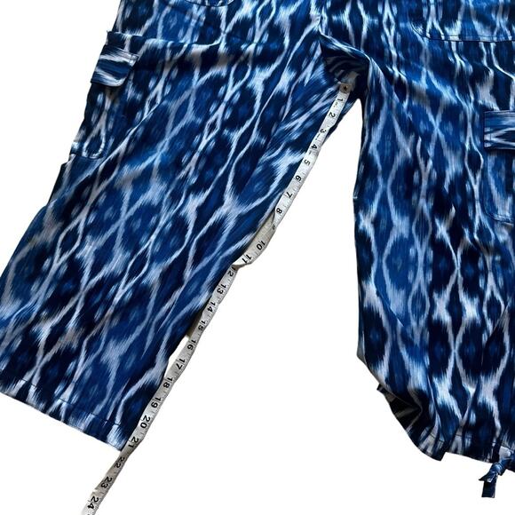 Zenergy By Chico’s Neema Ikat Carsyn Crops Sz 2 medium - Picture 8 of 9